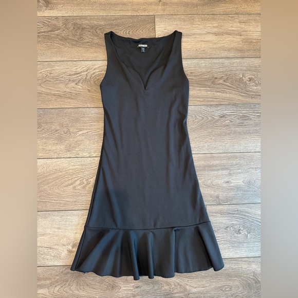 Express Body Contour Ribbed V-Wire Ruffle Mini Dress - Picture 7 of 11